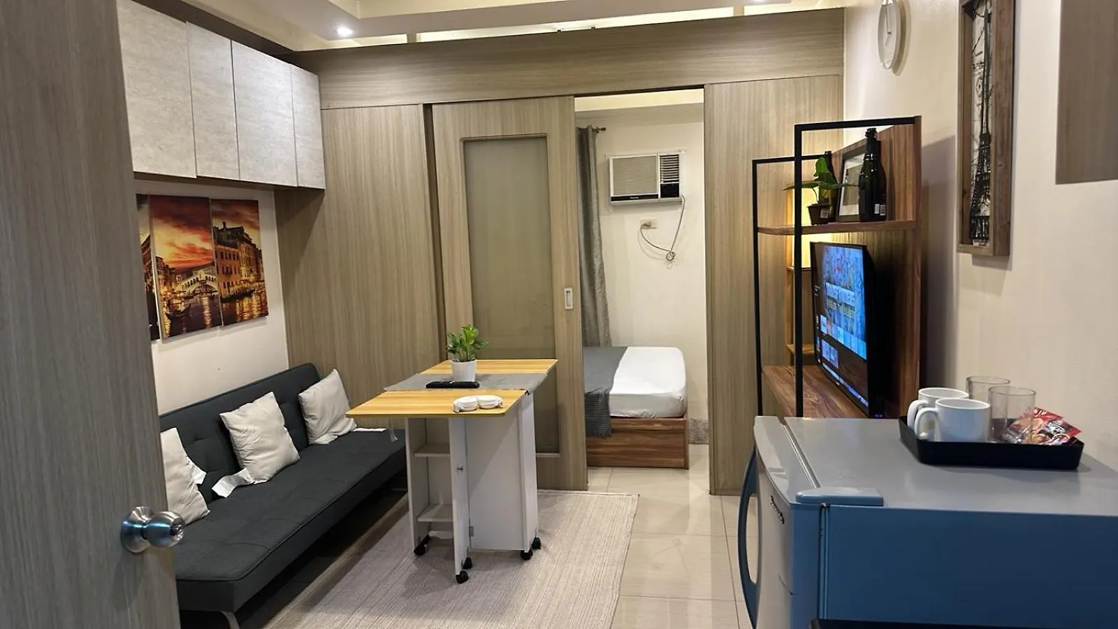 Kororoit Den @Shore1 Mall Of Asia Manila Apartment